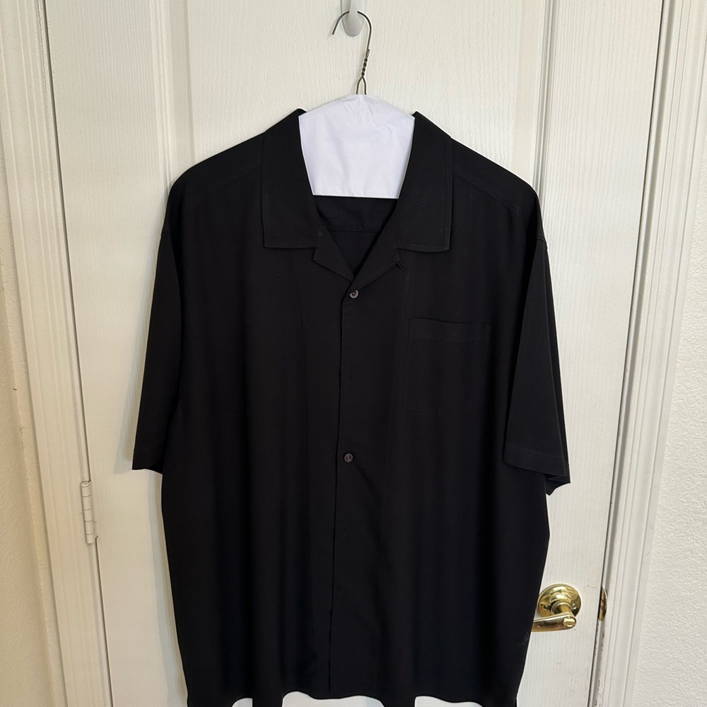 Men's Black Tommy Bahama Silk Camp button up shirt. Excellent.